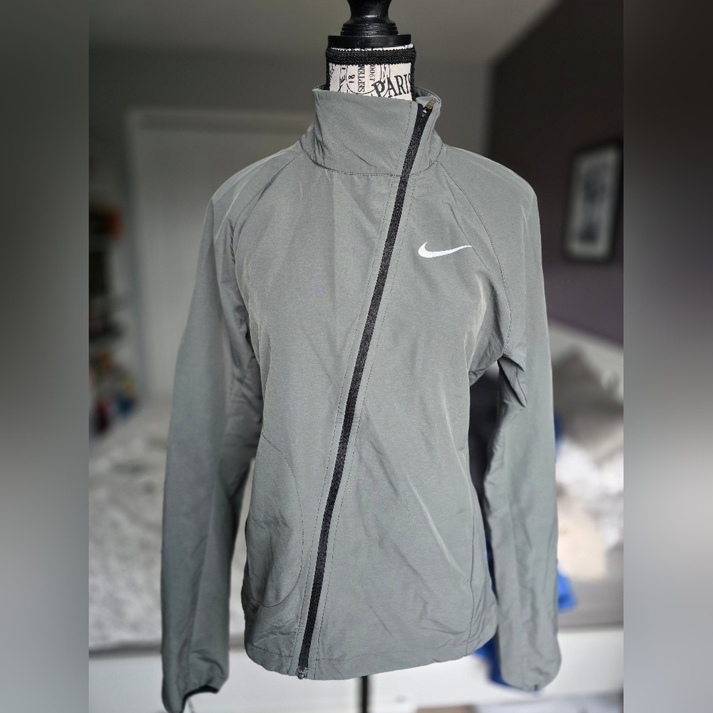 Nike Gray Windbreaker Lightweight Athletic Jacket